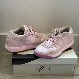 Nike Pink Athletic Shoes Sleek Design Lace-Up